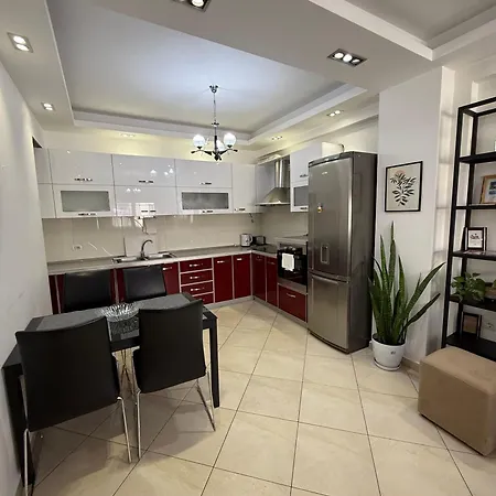 Charming 2 Bedroom In New Bazaar, * 티라나